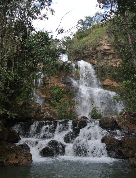 Conheça a Cachoeira do Poço Azul